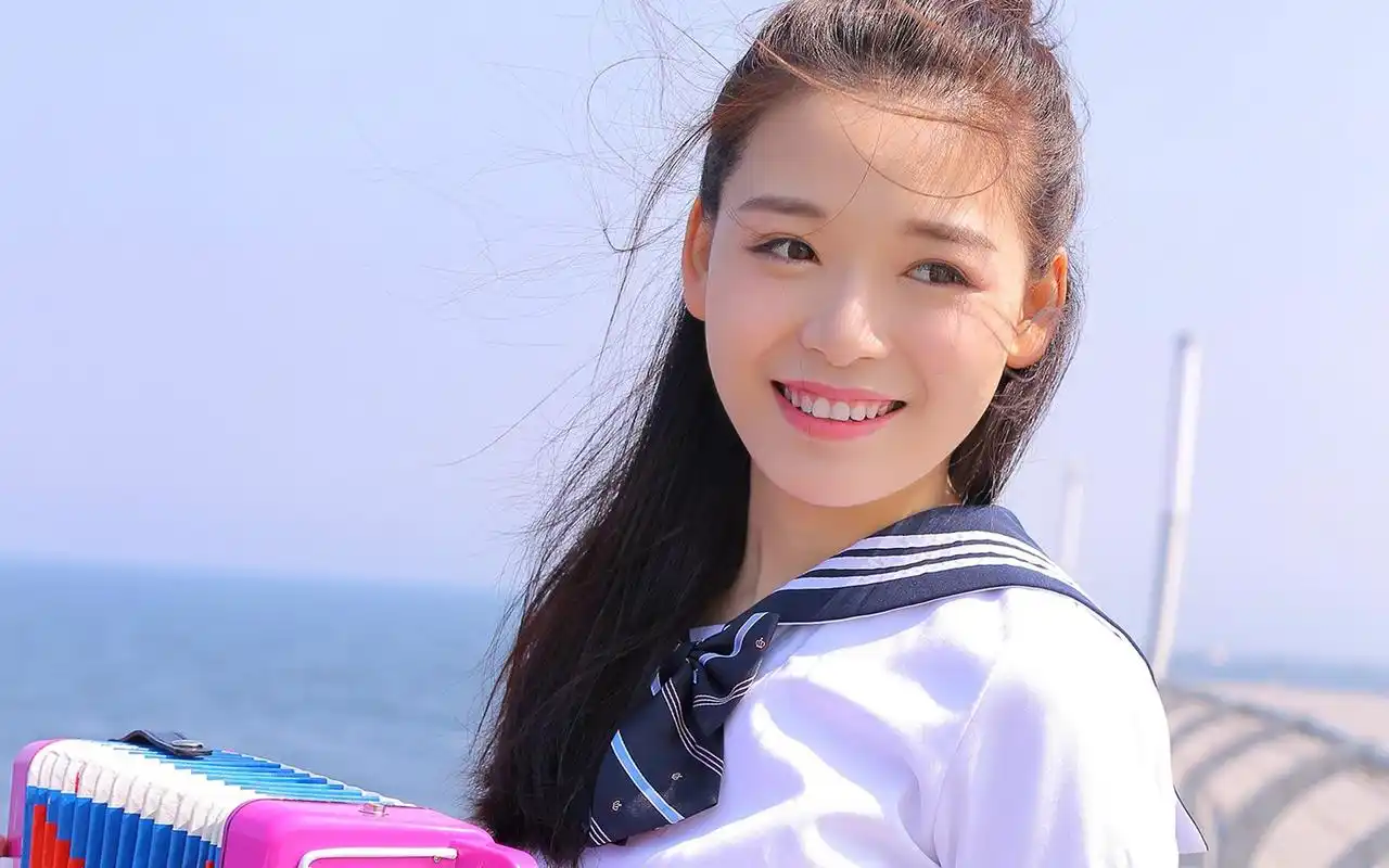 可爱水手服美女清新高清桌面壁纸