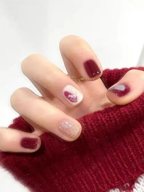 超级显白的梅子涂鸦美甲配色