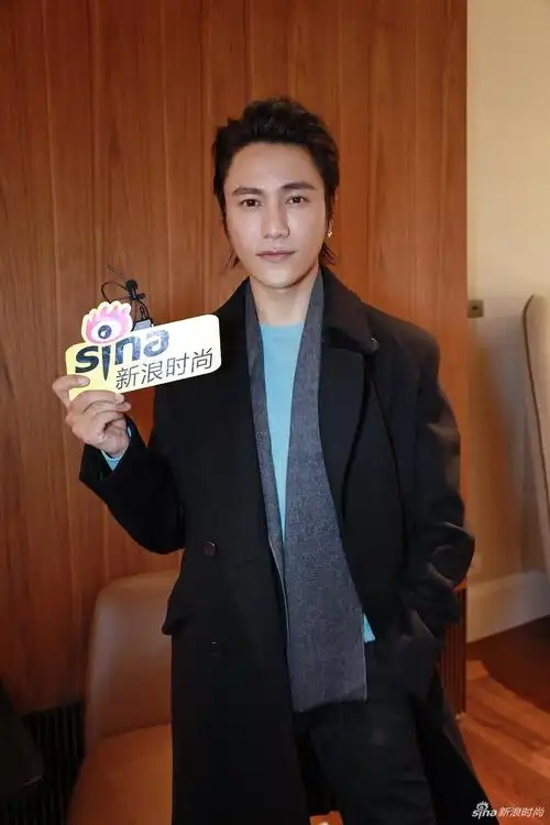 陈坤助阵prada米兰男装秀 黑大衣配大背头星范儿足