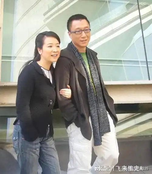 风韵犹存,举止轻佻的三位当红女星,全都没逃过孙红雷的"魔爪"|姚晨