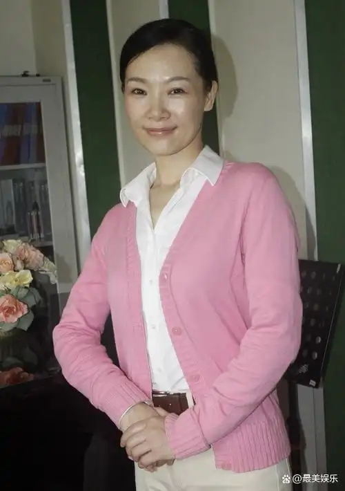 歌唱家吕薇:多次登上春晚舞台,男友病逝让其心痛,51岁仍未婚