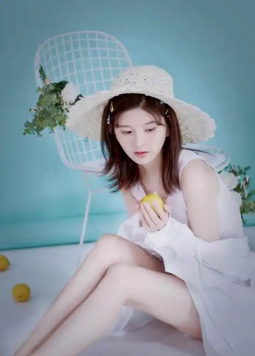 林思意清新靓丽写真网友甜美小花旦