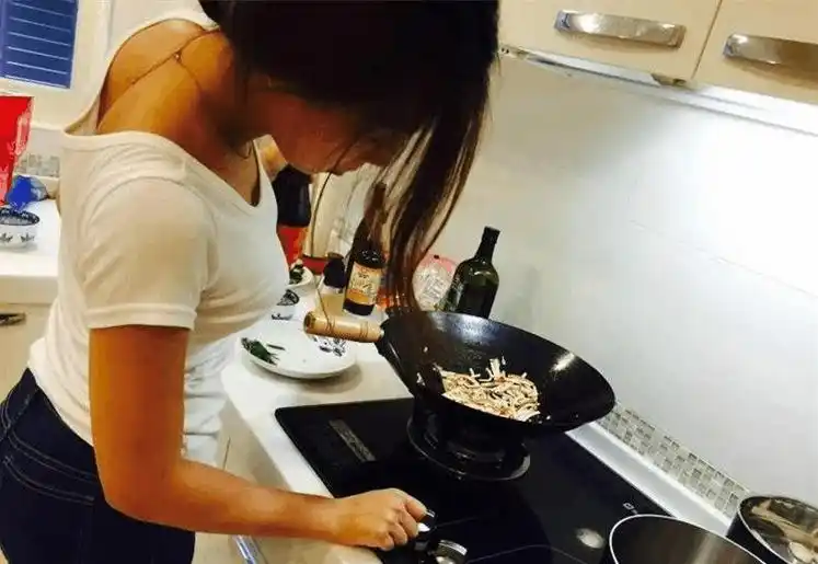 一位离异少妇的丰盛晚餐, 这么会做菜的女人居然没人爱!