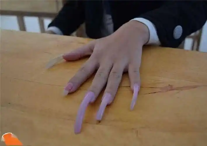 这是不是浦北最长的指甲,你见过比她更长的吗?_女生