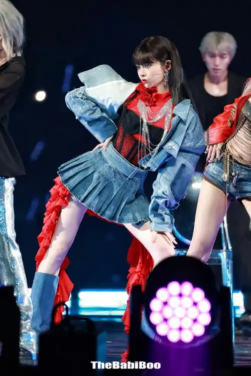 thebabiboo#@许佳琪kikithe9南京演唱会舞台牛仔外套 permu牛仔胸