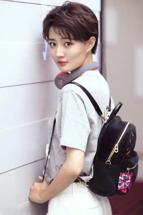 徐璐只因剪了波波头短发方脸秒变成瓜子脸真漂亮