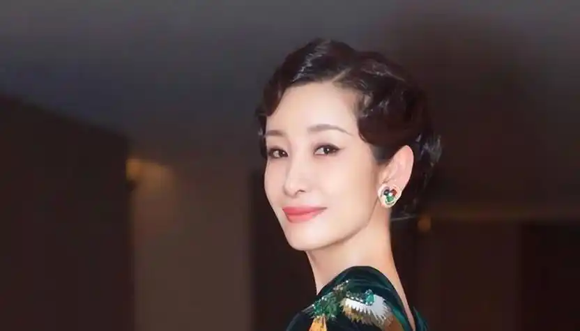 "最丑影后"秦海璐