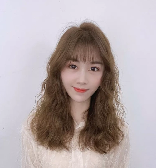 洋气烫发16款送给你适合细软发质的女性喜欢吗