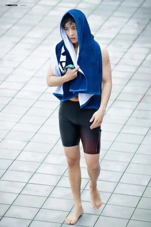 191102 #李汶翰超新星全运会# 游泳兔叽 cr:logo