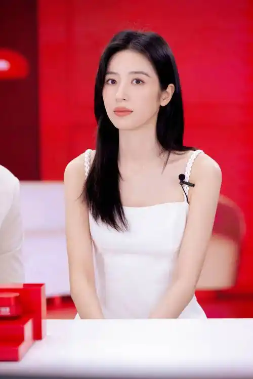 周雨彤发文道歉被说言不由衷,看到她的小作文评论区不要太精彩