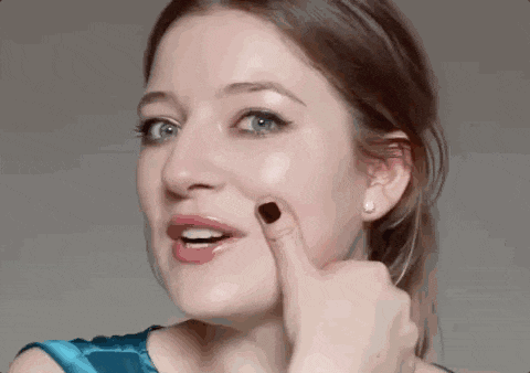 胡歌"最惨"前任重回荧幕,16年不火却靠脸成功翻红?_薛佳凝