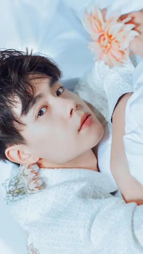 胡一天干净帅气迷人写真