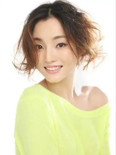 刘芊含老师,实力派演员.毕业于中央戏剧学院.