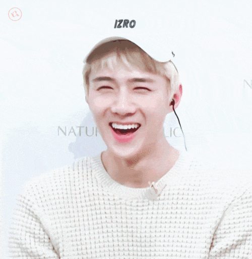 exo嗲精忙内,弯弯月牙笑眼感受心脏暴击_世勋