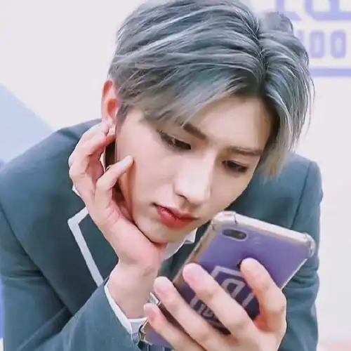 喜欢托腮的崽#蔡徐坤