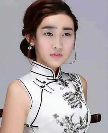 在原版真人版《巴啦啦小魔仙》中,颜莉莉是剧中最美的女人,因为颜莉莉