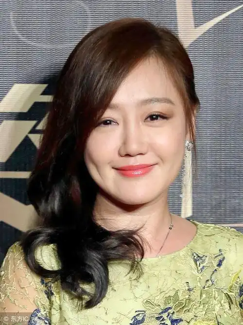 薛佳凝家世背景父母资料曝光为何一直不结婚原来是这个原因