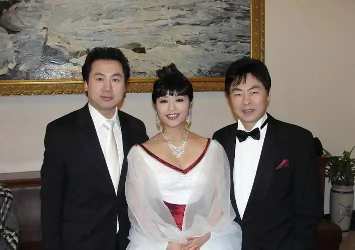 殷秀梅远嫁法国,说服贵族老公,重新回到热爱的祖国_程志_婚姻_菲利浦