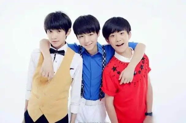 一方面,tfboys组合爆红后,收到的鲜花与遭到的谩骂如影随形.