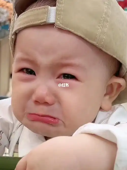 这个爸爸太坏了,抢宝宝米饼,孩子内心的委屈悲伤那么大～#萌娃日常