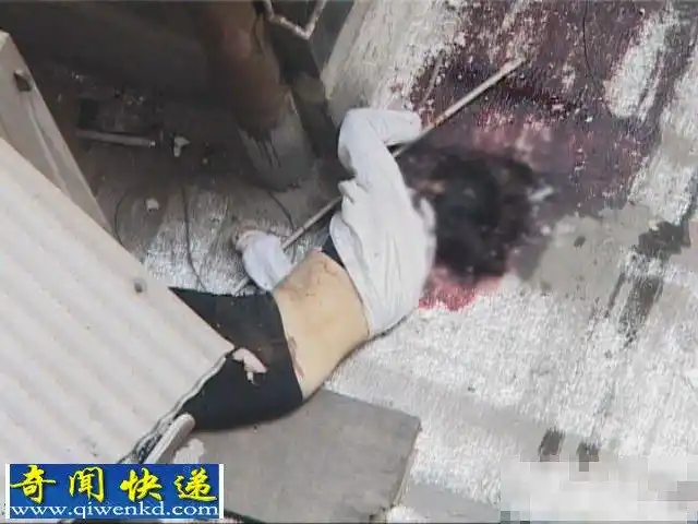 中山南路现代大厦女子楼上跳下二楼平台当场死亡