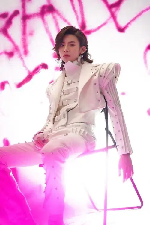 小鬼多巴胺粉#谁看了小鬼这组照片不感叹一句好帅啊!