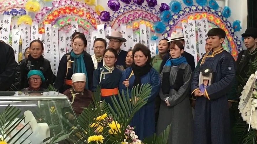 吉祥三宝父亲布仁巴雅尔追悼会举行 妻女养子失声痛哭_超清