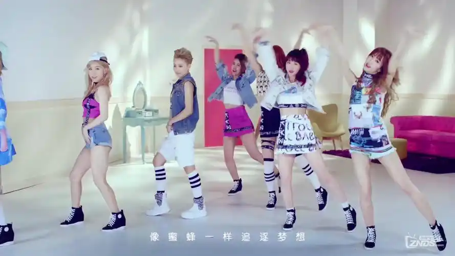 蜜蜂少女队 - 一起跳舞吧.mp4_20166213610.jpg