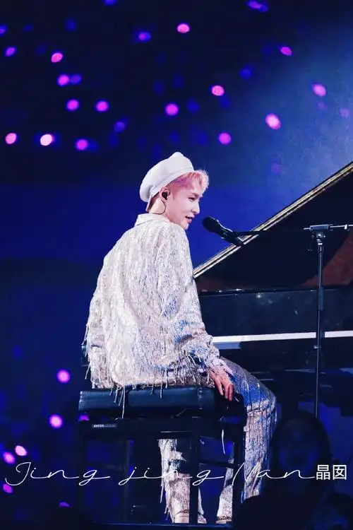 张艺兴大航海无远弗届巡回演唱会##张艺兴染粉发##张艺兴演唱