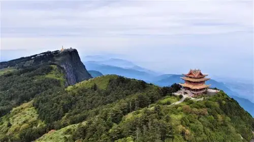 峨眉山最高峰万佛顶重新开放