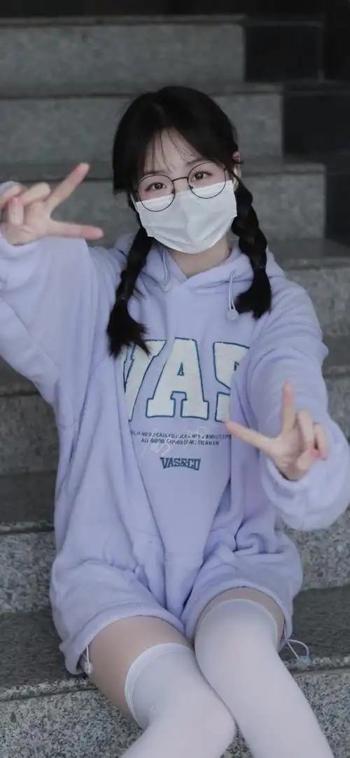 抖音上的最火锁屏壁纸,抖音上的最火锁屏壁纸 句子(抖音网红半口小希