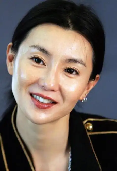 58岁张曼玉现状曝光:暴瘦独居贫民区,不婚不育,优雅地老去