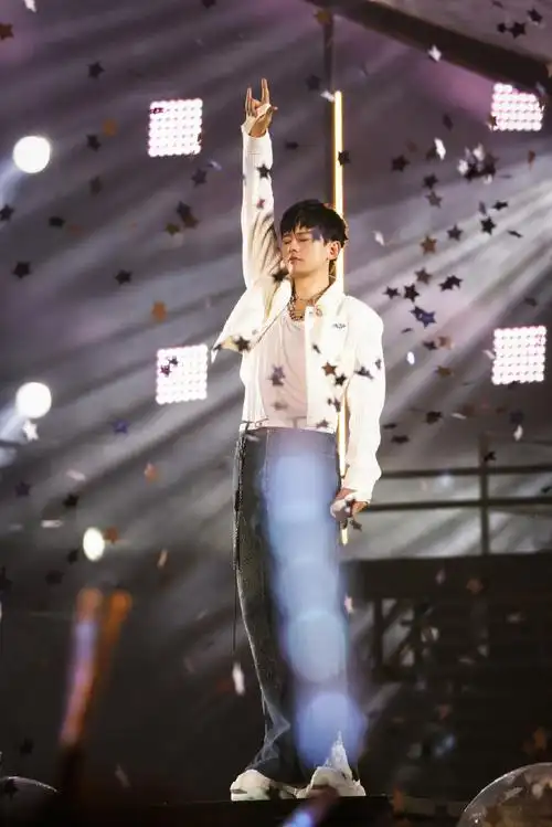 张杰未live巡回演唱会#@张杰未·live-「曜·北斗」巡回演唱会郑终揪