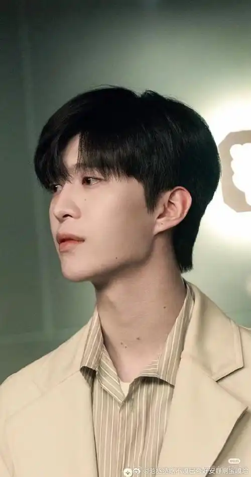 帅很可爱(在偶练的时候)然后就天天和班里没人说我觉得范丞丞挺好的呀