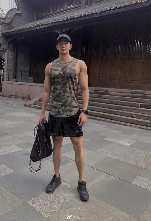 超级猛男大赏ii又大又壮的肌肉配上小眼睛寸头简直太男人了