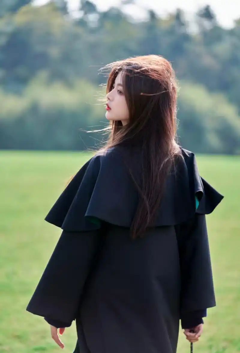 魔法少女杨超越短裙配长筒袜,将美腿的诱惑力直接拉满!#2024我想说