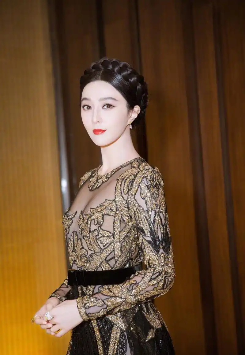 随着事业的上升,范冰冰也收获了属于她自己的爱情,2015年5月29日在其