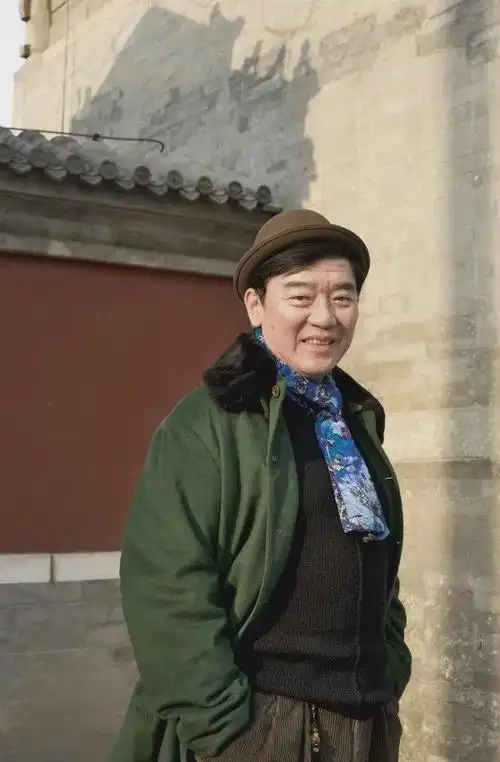 69岁老戏骨李立群仍然在拍戏,视频被网友称为朋友圈,粉丝超百万|演员