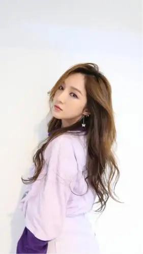 韩国出道的中国歌手孟佳,苦练舞蹈,认真运动健身,气质提升飞快