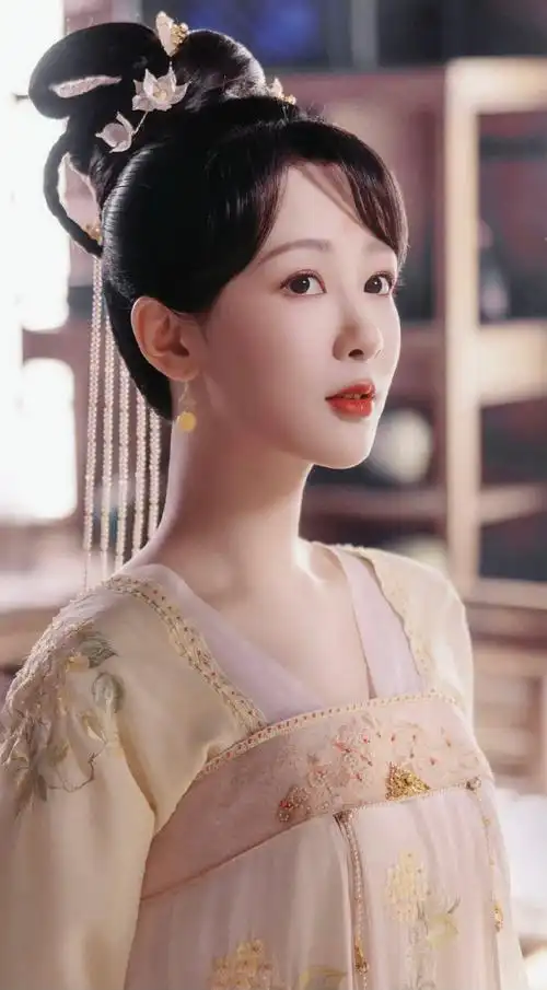 杨紫长相思路透造型##杨紫古装路透