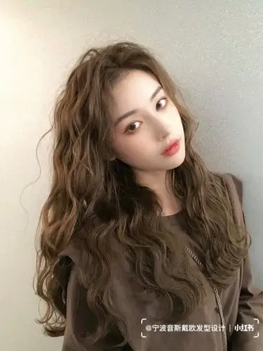 秋冬发型推荐 中长发烫发 法式烫发 蛋卷头