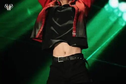 易烊千玺 除了如沐清风的外表六块腹肌,影响更深的是精神能量吧