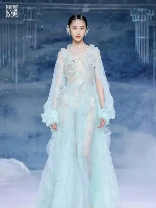 熊英盖娅传说2023ss乾坤碧落