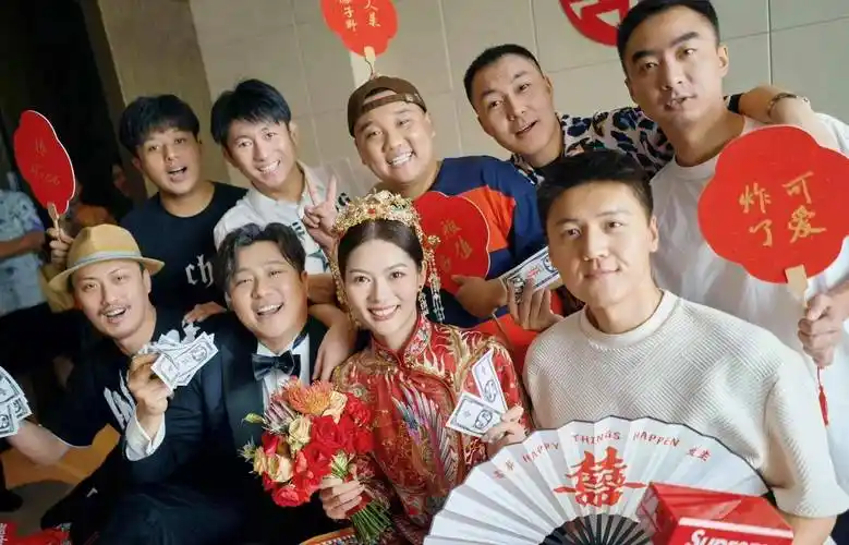 《热辣滚烫》里的许君聪(烧烤店老板),卜钰(健身教练何昊),朱天福