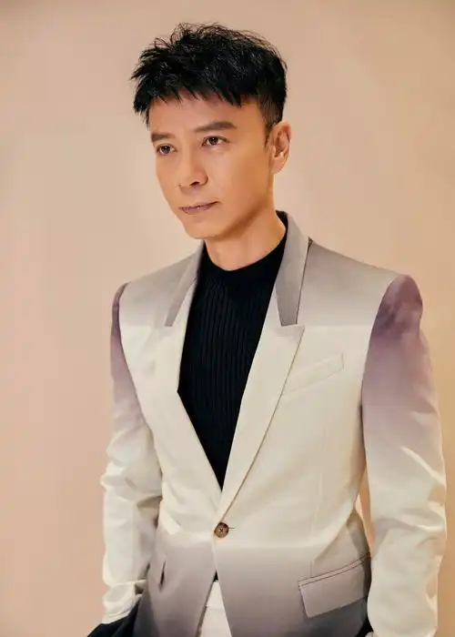 李克勤获《中国好声音2021》冠军导师 刷新实力引领粤语新风潮__凤凰