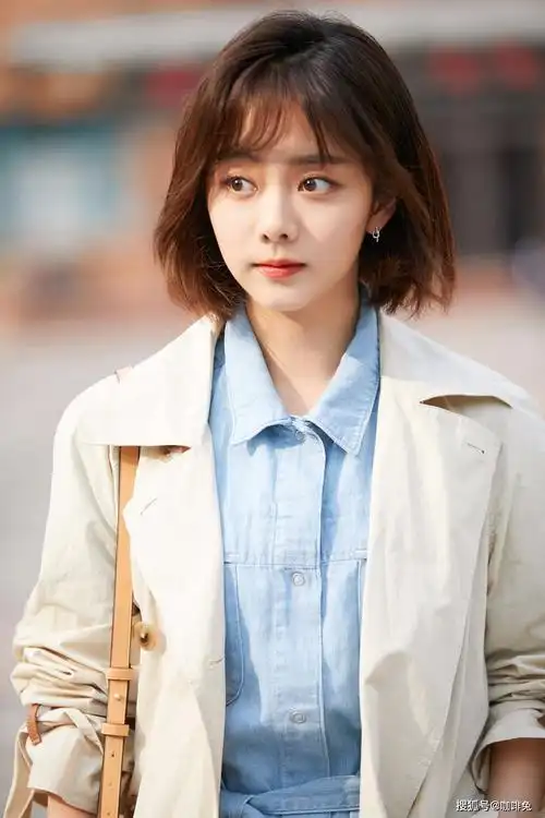 原创真敬佩谭松韵的时尚造型超百变,优雅淑女或霸气总裁皆吸睛