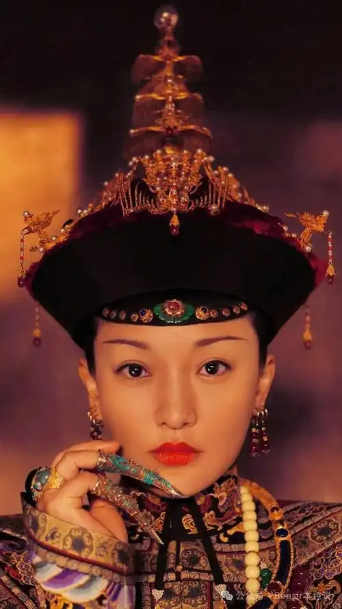 周迅路人缘崩塌,赵薇又被股权冻结500万,大花为何走入穷途末路