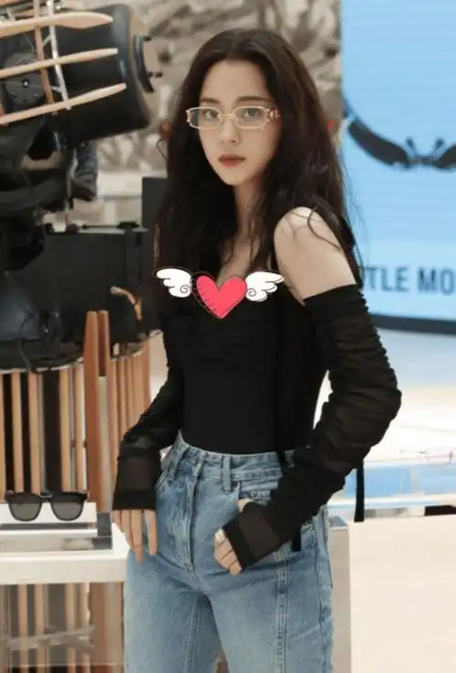 欧阳娜娜不愧是94斤,当她穿上"束腰衣",这身材让女生们酸了