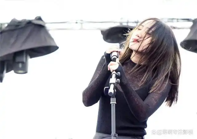 个性十足的民谣歌手陈粒大方揭漏自己生活凭借自身才艺出圈