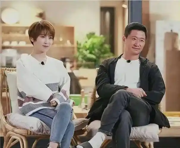 "之前一档节目中,杨迪问了谢楠一个问题:最近全网都在吐槽吴京,因为